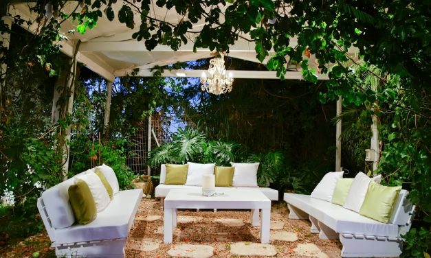 Reasons to Include an Outdoor Lounge in Your Backyard
